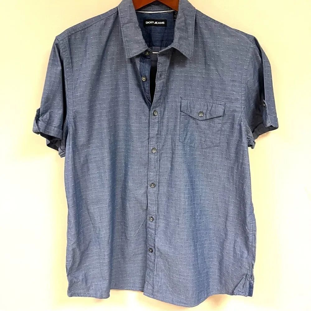 DKNY mens chambray short sleeve short. Size L